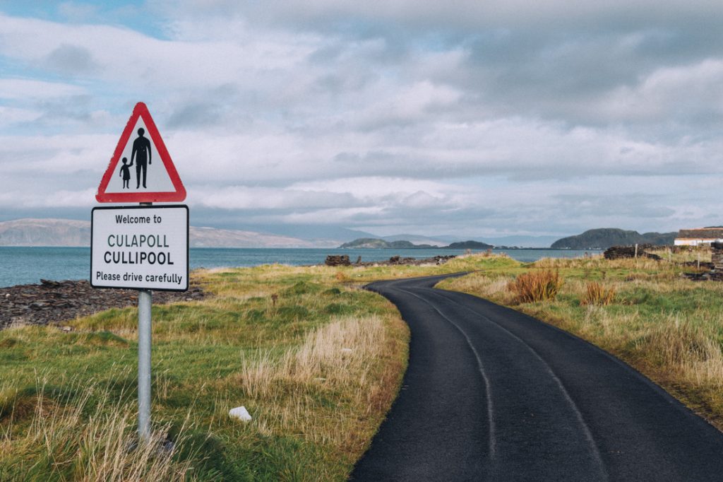 Welcome to Cullipool Road sign